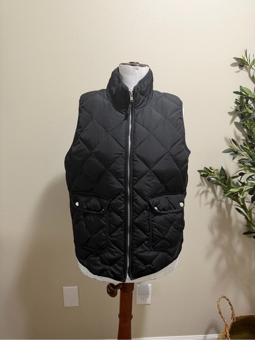 Classic Quilted Black Puffer Vest - Vintage wonderful condition